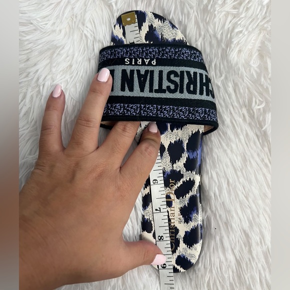 Christian Dior DWAY SLIDE
Deep Ocean Blue Mizza Embroidered Cotton - Picture 3 of 5